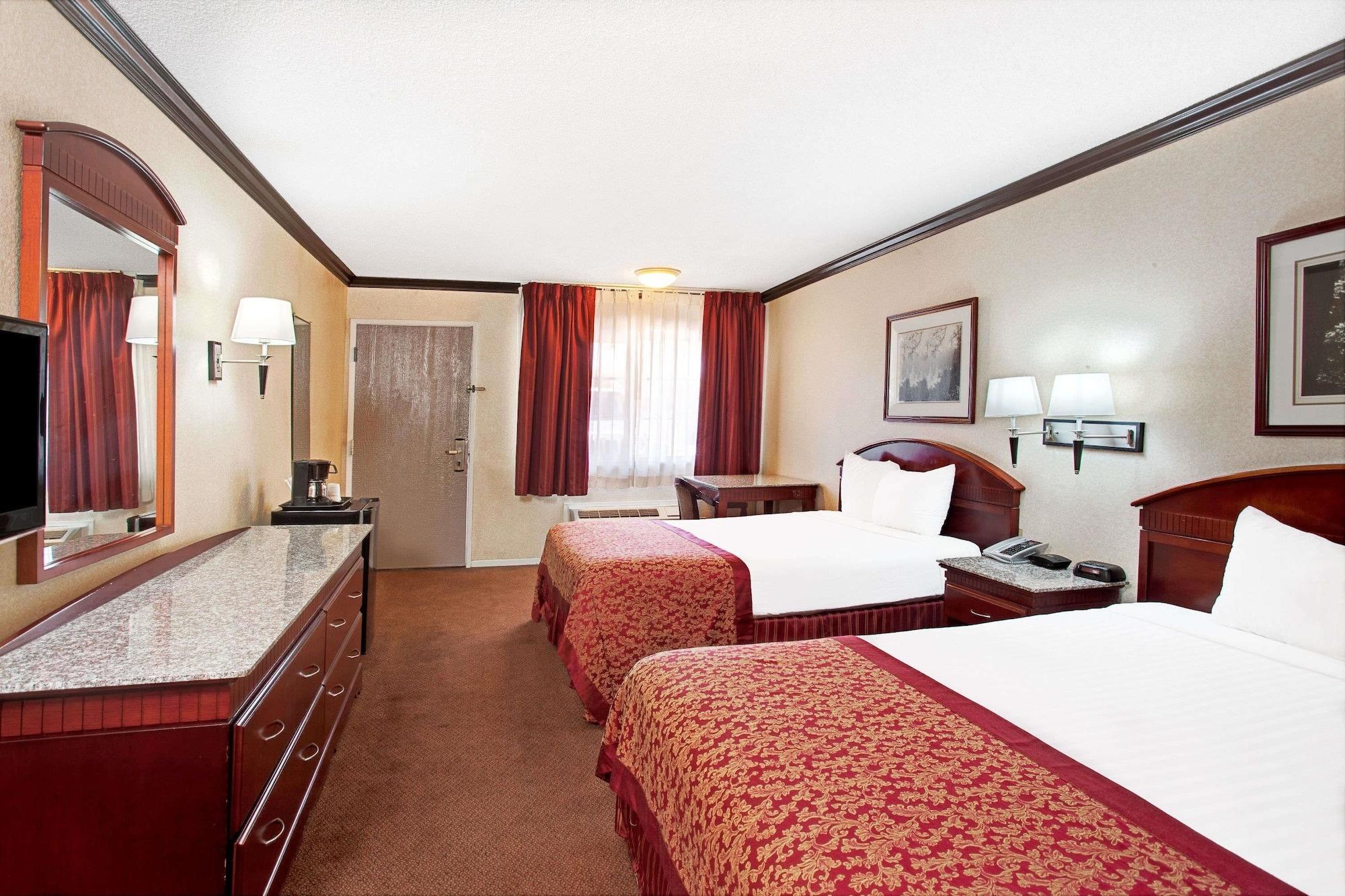 Ramada By Wyndham Pasadena Exterior foto