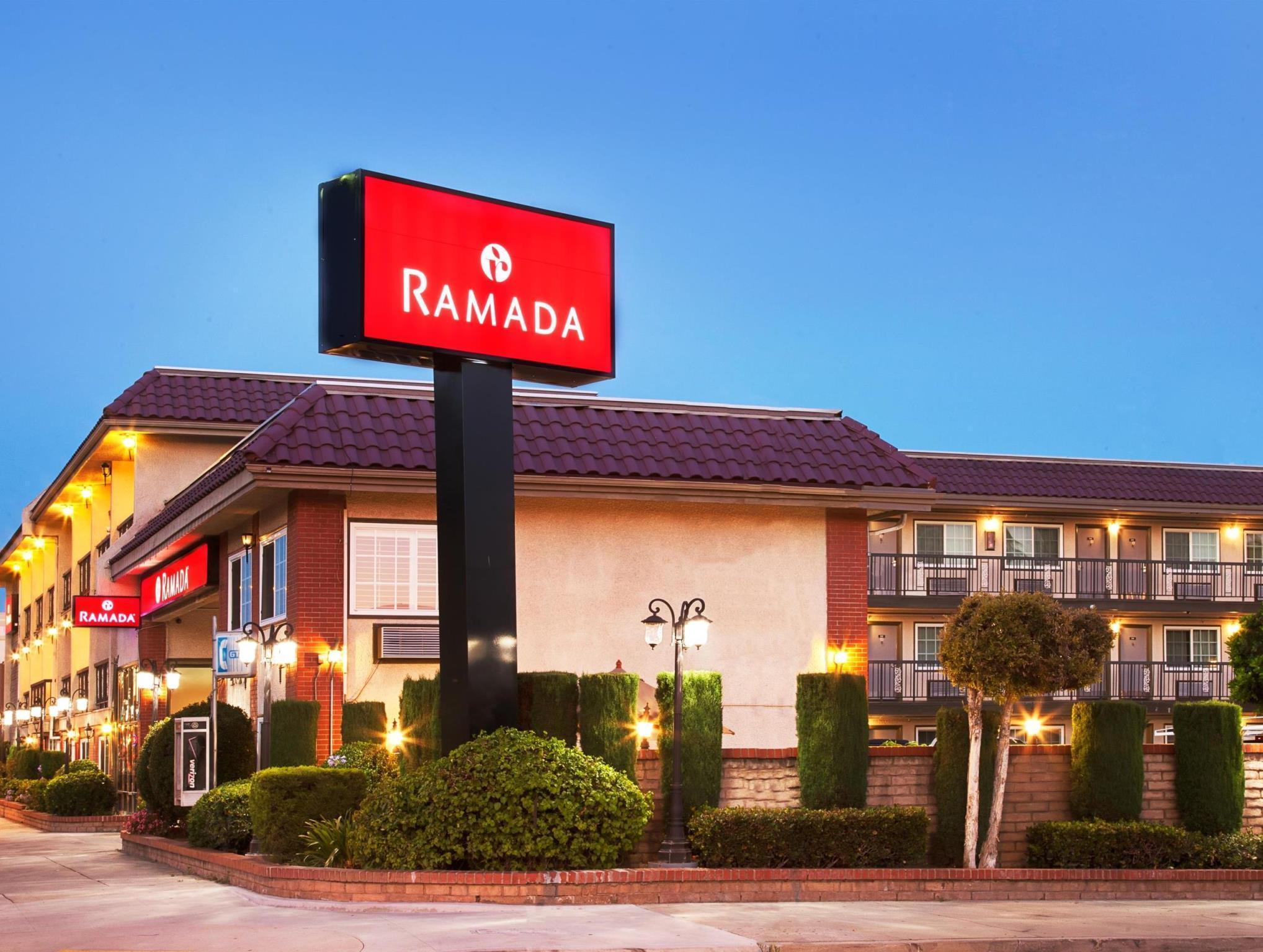 Ramada By Wyndham Pasadena Exterior foto