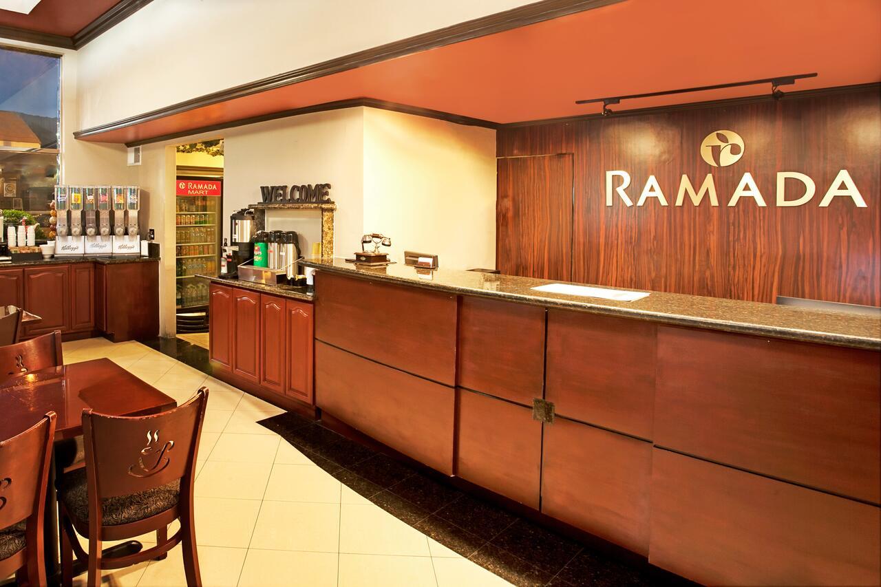 Ramada By Wyndham Pasadena Exterior foto