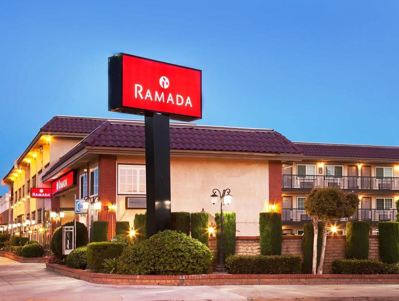 Ramada By Wyndham Pasadena Exterior foto